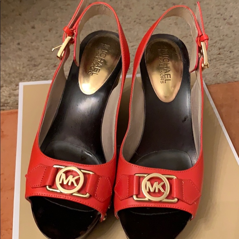 🧡🧡🧡Michael Kors orange leather sandal